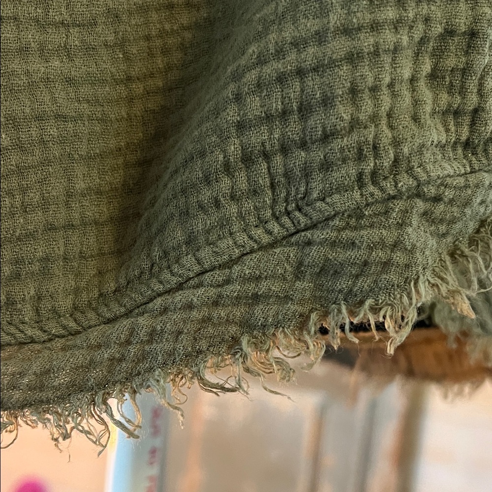 Knox Rose Olive Green Button-Front Gauze V-Neck Top - Picture 5 of 10